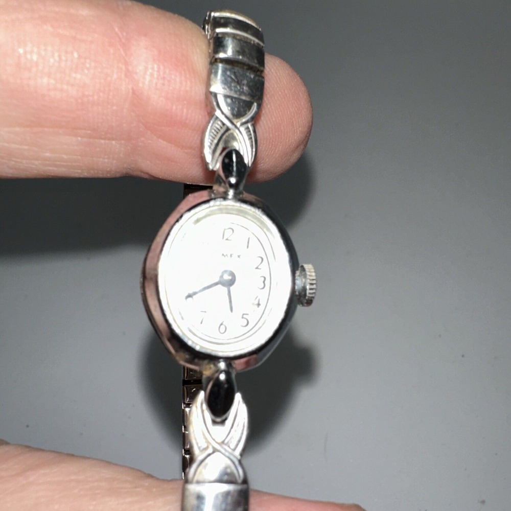 Vintage Women's Timex Wristwatch Stretch Band Silver Round‎